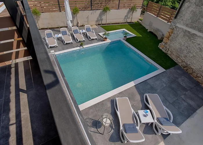 Luxury With Pool, Large Garden In The Countryside - By Traveler Tourist Agency Krk- Id 2204 فيلة *