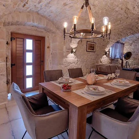 Luxury With Pool, Large Garden In The Countryside - By Traveler Tourist Agency Krk- Id 2204 Villa