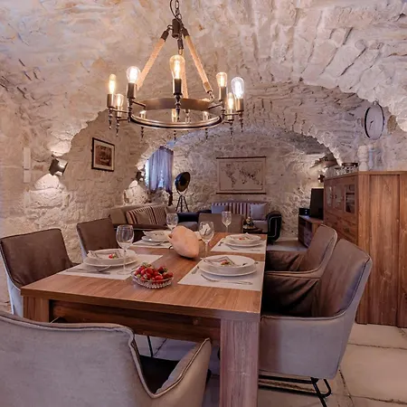 Villa Luxury With Pool, Large Garden In The Countryside - By Traveler Tourist Agency Krk- Id 2204