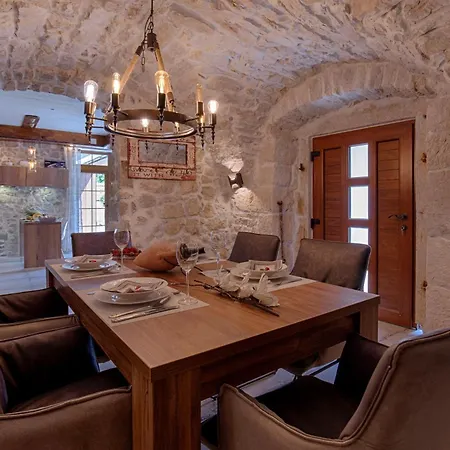 Luxury With Pool, Large Garden In The Countryside - By Traveler Tourist Agency Krk- Id 2204 Villa *